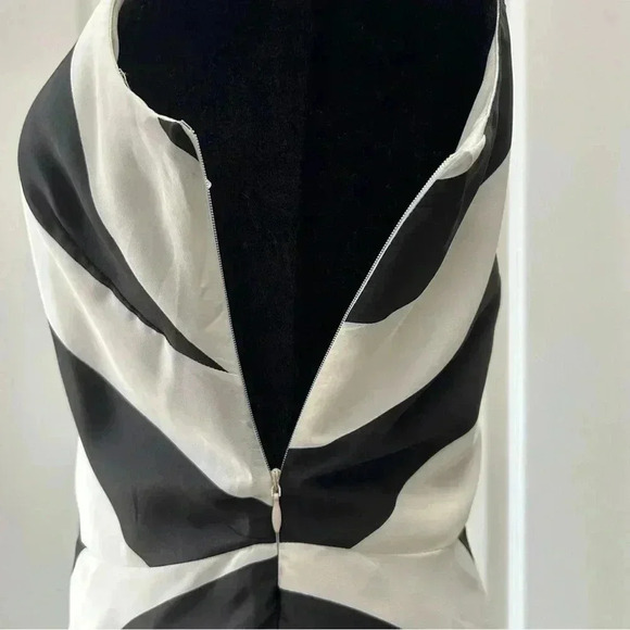 Ricki’s Blouse Sleeveless Peplum Halter  Neck Flowy Chevron Black White Size 0 - Picture 7 of 16